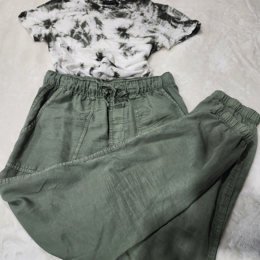 Sanctuary Bundle Women  Olive Green Joggers And Xs,Tshirt